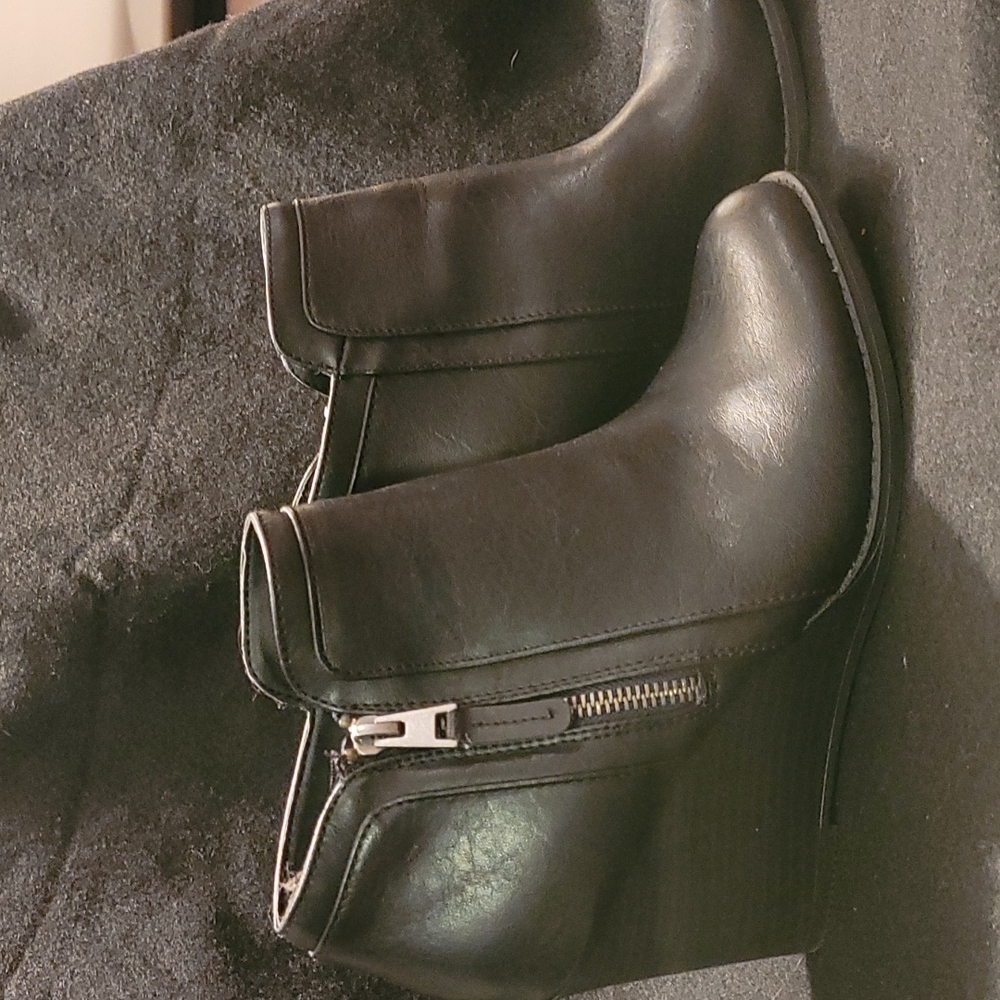 3/$60-  BLACK, Zippered, Ankle Boots. "Memoryfoam" size 8